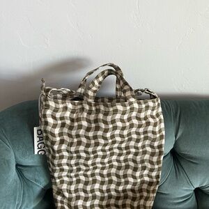 BAGGU Canvas Tote Bag Brown White Geometric Wave Pattern